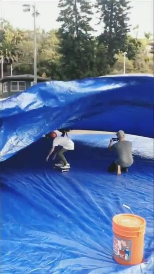 丹麦女王终于笑了!和儿子一家闪耀亮相,玛丽王后蓝裙配披肩绝了